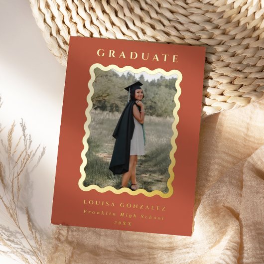 Retro Waves Terracotta & Gold Afstuderen Folie Uitnodiging