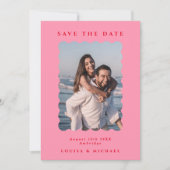 Retro Wavy Foto & QR Code Roze & Rood Weddenschap Save The Date (Voorkant)