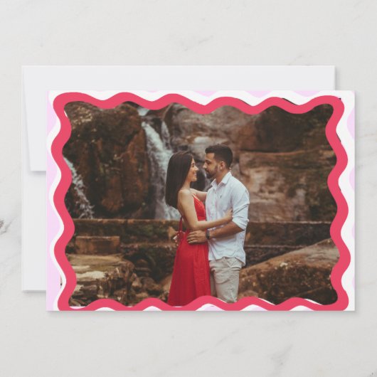 Retro Wavy Lijst 70s Roze en Rode Fotozeven Save The Date (Achterkant)