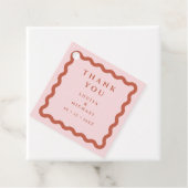 Retro Wavy Lijst Blush & Terracotta Wedding Bedankjes Labels (In situ)
