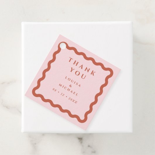 Retro Wavy Lijst Blush & Terracotta Wedding Bedankjes Labels (In situ)