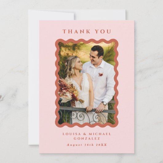 Retro Wavy Lijst Foto Blush & Terracotta Wedding Bedankkaart (Voorkant)