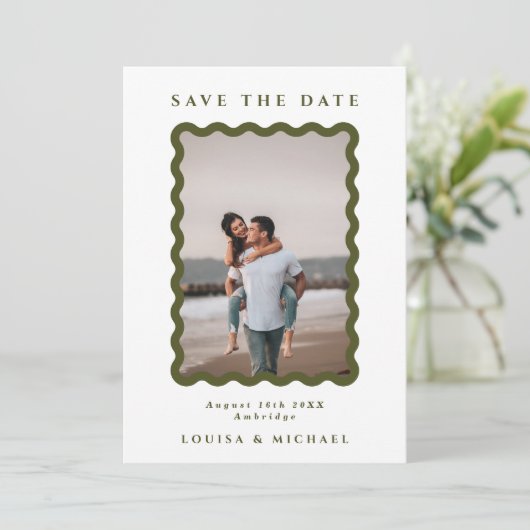 Retro Wavy Lijst Foto groen en wit huwelijk Save The Date (Staand voorkant)