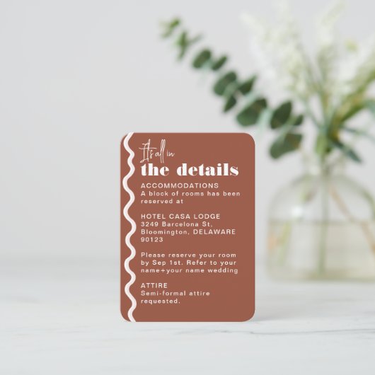 Retro Wavy Squiggly Terracotta Wedding Details Informatiekaartje (Staand voorkant)