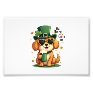 Retro Wees Er Bij Met Bellen Aan Hond St. Patrick' Foto Afdruk