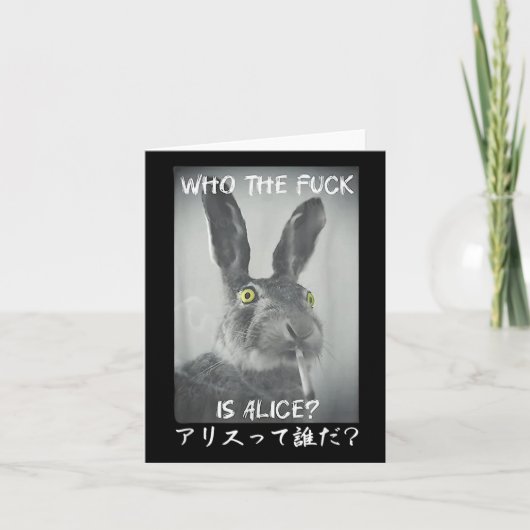 Retro Wie de F_ck is Alice Funny Rabbit Kaart (Voorkant)
