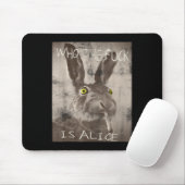 Retro Wie de FCK is Alice Funny Rabbit Muismat (Met muis)