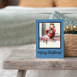 Retro Winter Baby Stps Blue Framed Kerstmis Feestdagenkaart<br><div class="desc">Deze  Derde Kerstavond Winter Black Title,  Blue Background and White Snow Holiday Briefkaart met Baby Boy die buiten op stappen in rode overalls zit met kerstcadeautjes "Merry Kerstmis" zal perfect zijn voor uw feestelijke groeten. Je kunt ook andere design in deze stijl vinden in mijn Zazzle winkel.</div>