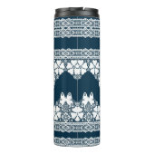 Retro wit kant met vlinders op een donkerblauwe b thermosbeker (Achterkant)