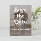 Retro witte tekstoverlay 2 foto QR-code trouwkaart Save The Date (Staand voorkant)