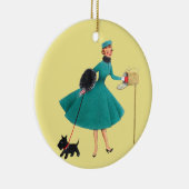 Retro Woman 1950 met Scottie Dog Kerstmis Keramisch Ornament (Rechts)
