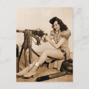 Retro Women Machine Gunner Girl Briefkaart