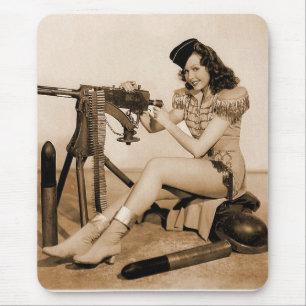 Retro Women Machine Gunner Girl Muismat