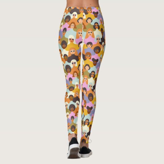 Retro Women of the World Pattern Leggings (Achterkant)