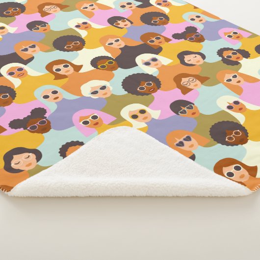 Retro Women of the World Pattern Sherpa Deken (3/4)