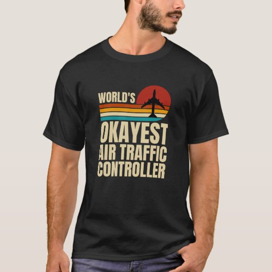 Retro World's Okayest luchtverkeersleider T-shirt (Voorkant)