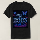 Retro Y2K "Lost in 2003" Chrome Text T-Shirt met (Design voorkant)