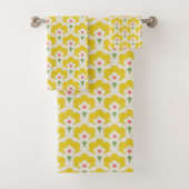 Retro Yellow Flower Garden Pattern Bad Handdoek (Insitu)