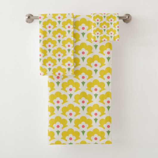 Retro Yellow Flower Garden Pattern Bad Handdoek (Insitu)