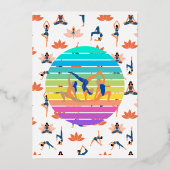 Retro Yoga in een levendige stroom van harmonieuze Folie Uitnodiging (Voorkant)