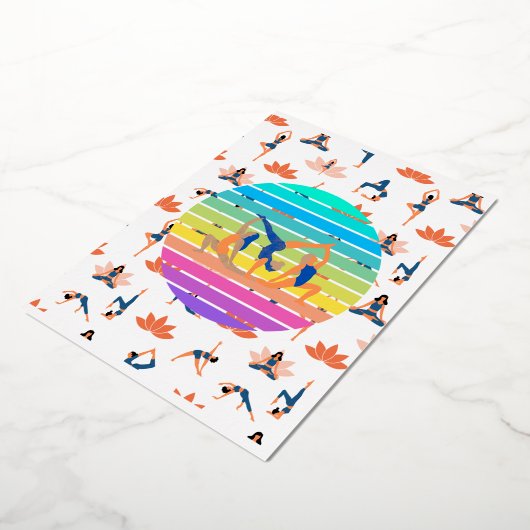 Retro Yoga in een levendige stroom van harmonieuze Folie Uitnodiging (Gedraaid)