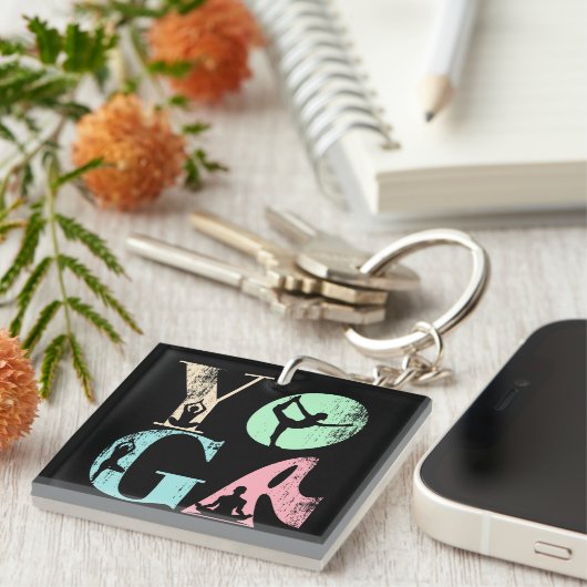 Retro Yoga Typografie met Silhouetten van Poses Sleutelhanger (Voorkant Rechts)