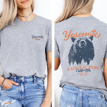 Retro Yosemite National Park California Black Beer T-shirt<br><div class="desc">Klaar om uw volgende buitenavontuur aan te vatten? Dit Yosemite National Park T-shirt is een perfecte keuze. Met een doorgewinterd zwart beer en schilderachtig boslandschap zal dit shirt je inspireren om natuur te verkennen en te omarmen. Laat je innerlijke ontdekkingsreiziger los en laat deze kans niet voorbijgaan om de wildernis...</div>