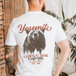 Retro Yosemite National Park California Black Beer T-shirt<br><div class="desc">Klaar om uw volgende buitenavontuur aan te vatten? Dit Yosemite National Park T-shirt is een perfecte keuze. Met een doorgewinterd zwart beer en schilderachtig boslandschap zal dit shirt je inspireren om natuur te verkennen en te omarmen. Laat je innerlijke ontdekkingsreiziger los en laat deze kans niet voorbijgaan om de wildernis...</div>