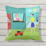 Retro Zaterdagochtend buitenste loods Buitenkussen<br><div class="desc">Welkom in de voorsteden! Deze Retro zaterdagochtend in de openlucht Pillow heeft een aantrekkelijk minimalistisch stel cartoons in hun kleine hoek van het paradijs. Vanuit het raam van een turkooishuis en een blauwgroen baksteenhuis zien we Mrs Homemaker. De mooie roodkop draagt een hete roze kikker. Ze houdt een pitcher van...</div>