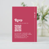 Retro Zomer Hot Roze Monogram Huwelijk QR Code RSVP Kaartje (Staand voorkant)