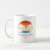 Retro zonsondergang Familiereis Strand Palm Tree M Koffiemok (Links)