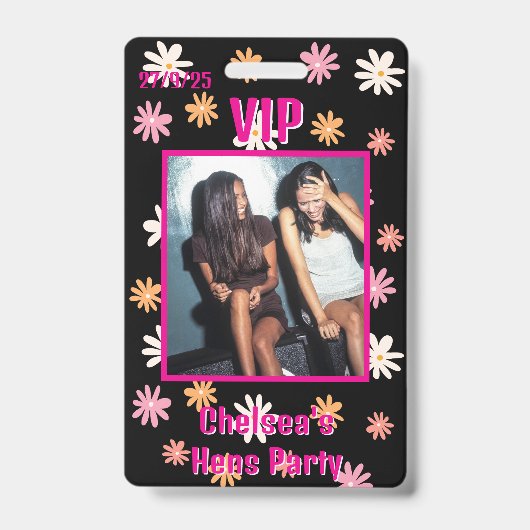 Retro Zwart & Roze Daisy Hen Party VIP Pass Badge (Front)