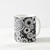 Retro zwart witte bloemen mok (Voorkant rechts)