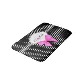 Retro zwarte en witte polka stip roze boogmonogram badmat (Gekanteld)