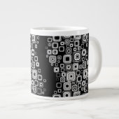 Retro zwarte en witte vierkantjes grote koffiekop (Voorkant rechts)
