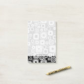 Retro zwarte en witte vierkantjes post-it® notes (Op bureau)