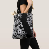 Retro zwarte en witte vierkantjes tote bag (Dichtbij)