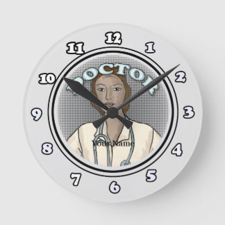 Retro zwarte vrouw dokter ronde klok