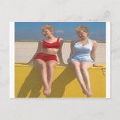 Retro zwemschoonheid op dok briefkaart (Voorkant)