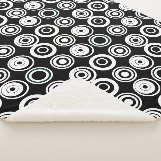 Retrocirkels zwart-wit sherpa deken (3/4)
