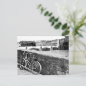 Retrofiets naast een brug in Florence Briefkaart (Staand voorkant)