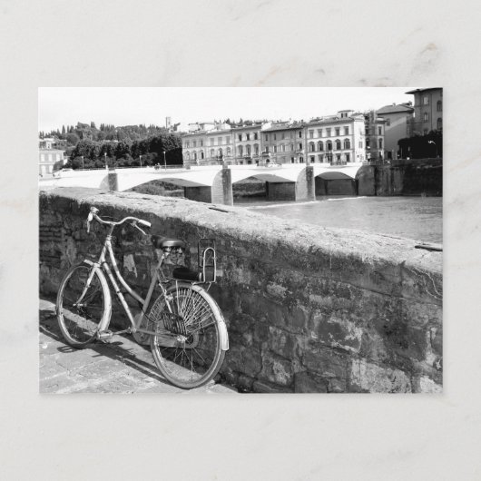 Retrofiets naast een brug in Florence Briefkaart (Voorkant)