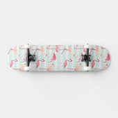 Retroflamingos op mintstrips persoonlijk skateboard (Horizontaal)