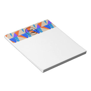 Retrokleurige vormen op bruin notitieblok