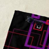 Retrokwadraten, rood, paars en zwart strandlaken (In situ)