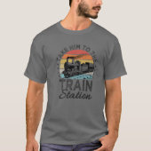 Retrostijl brengt hem naar het treinstation Funny T-shirt (Voorkant)