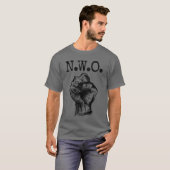 Retrostijl – N.W.O. Gestegen vuist T-shirt (Voorkant volledig)