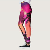 Retrovaporgolflandschap met stenen en palmen in leggings (Links)