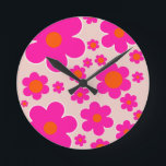 Retroventielmarkt Florence Abstracte roze Floral Ronde Klok<br><div class="desc">Bloemmarkt Stockholm: abstracte bloemetjeskunst - retro bloemen print - beige,  roze en oranje.</div>