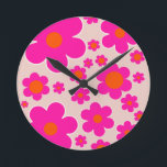 Retroventielmarkt Florence Abstracte roze Floral Ronde Klok<br><div class="desc">Bloemmarkt Stockholm: abstracte bloemetjeskunst - retro bloemen print - beige,  roze en oranje.</div>